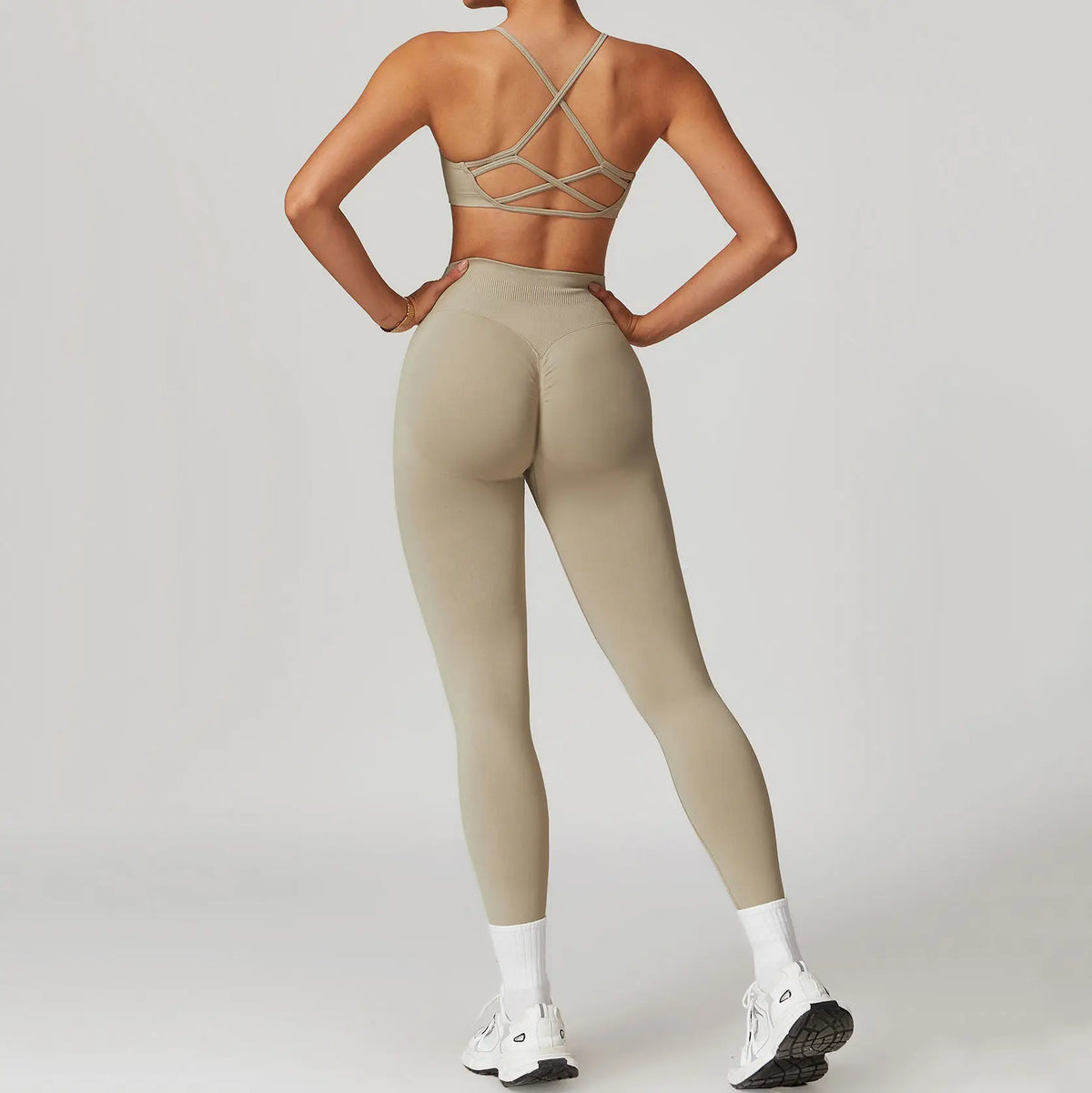 Hot Selling 2024 Women's Compression Scrunch Back Yoga Leggings and Bra Set Seamless Adjustable Breathable and Lightweight